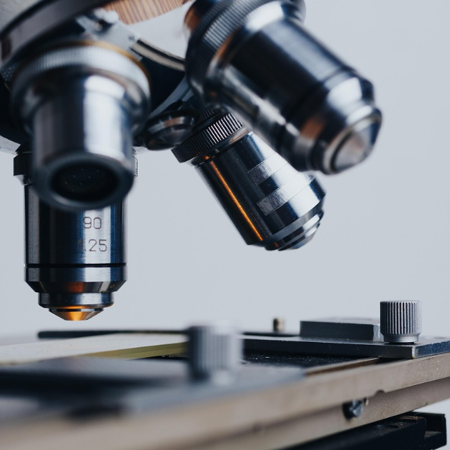 Fachgerechte Expertise & Analyse von Militaria Mikroskopische Analyse – Expertise bei Militaria-Bewertungen