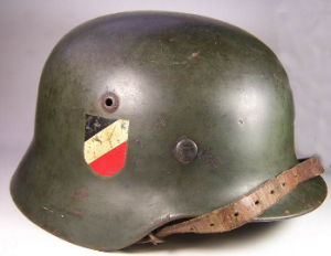 Wehrmacht Stahlhelm mit Trikolore-Abzeichen – Militaria Helm Ankauf Original Wehrmacht Stahlhelm M35/M40 mit seitlichem Trikolore-Abziehbild und Lederfutter – Ankauf von Helmen, Ausrüstung und Militaria Nachlässen